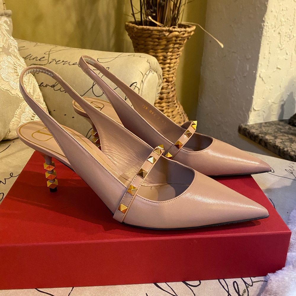 Valentino Rockstud Sling size 41